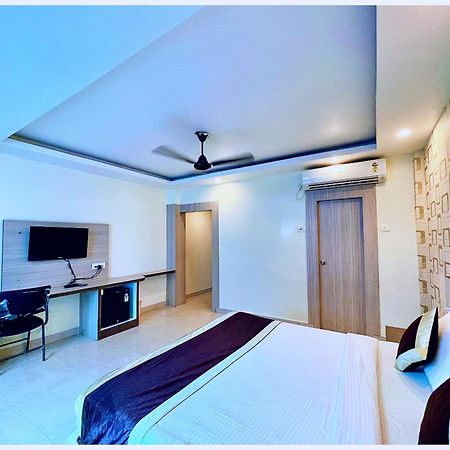 Hotel Aparna Grand Near Ram Janam Bhoomi And Temple - Fully Air Conditioned - Free Wifi Available - Best Budget Hotel In Ayodhya Exterior foto
