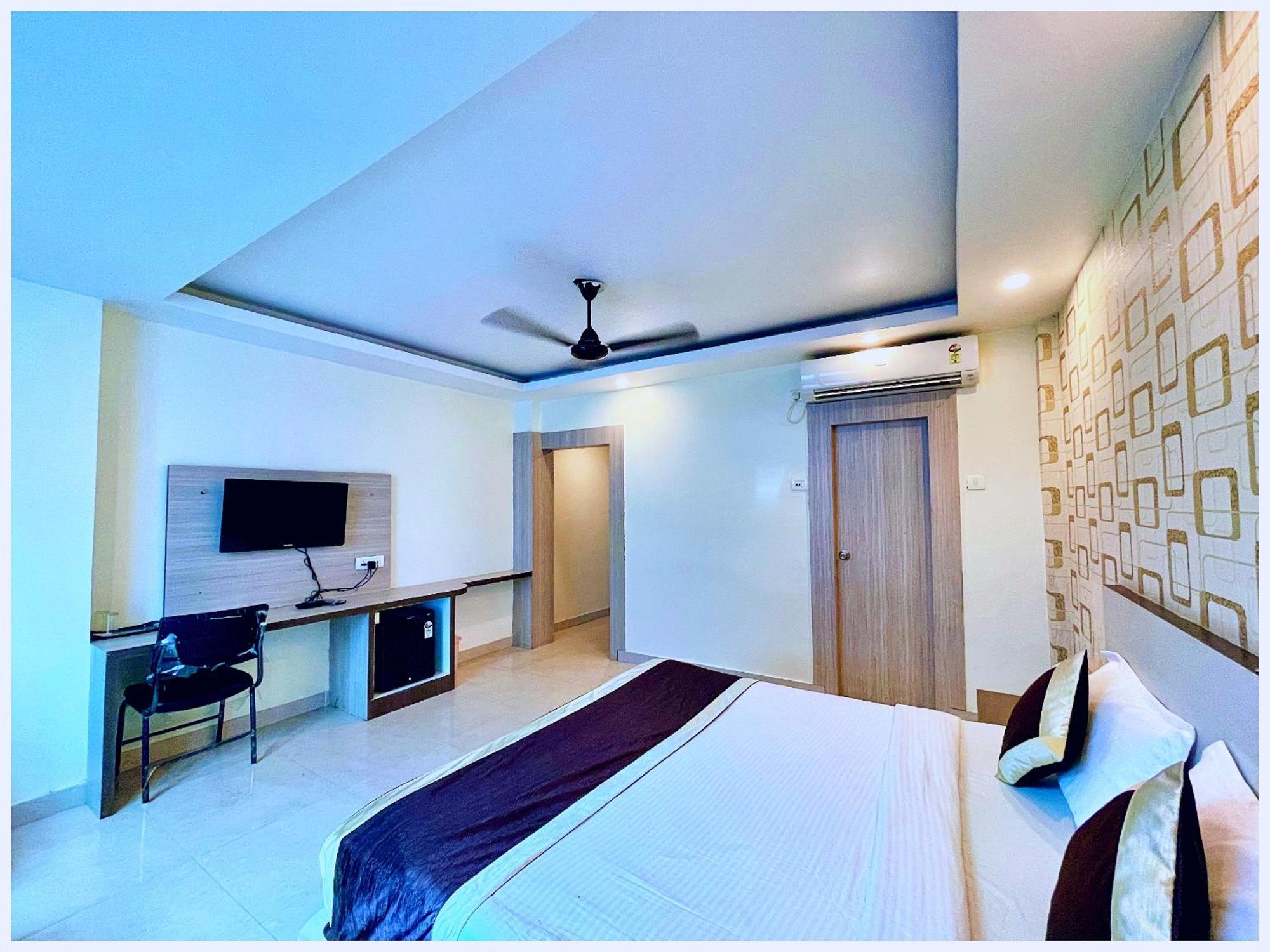 Hotel Aparna Grand Near Ram Janam Bhoomi And Temple - Fully Air Conditioned - Free Wifi Available - Best Budget Hotel In Ayodhya Exterior foto
