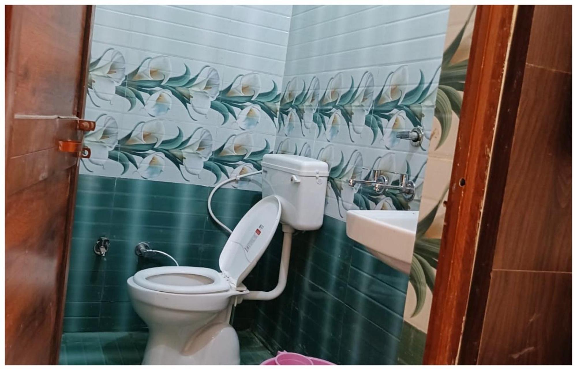 Hotel Aparna Grand Near Ram Janam Bhoomi And Temple - Fully Air Conditioned - Free Wifi Available - Best Budget Hotel In Ayodhya Exterior foto