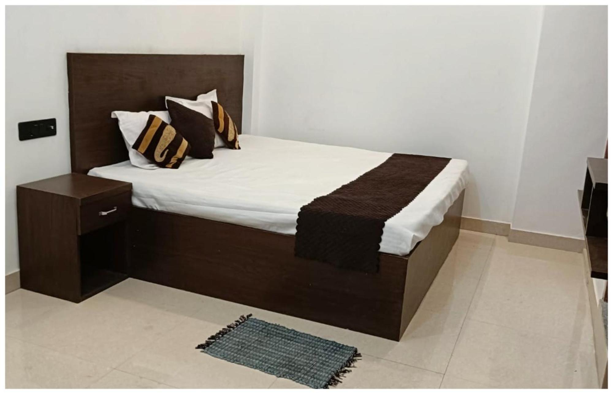 Hotel Aparna Grand Near Ram Janam Bhoomi And Temple - Fully Air Conditioned - Free Wifi Available - Best Budget Hotel In Ayodhya Exterior foto
